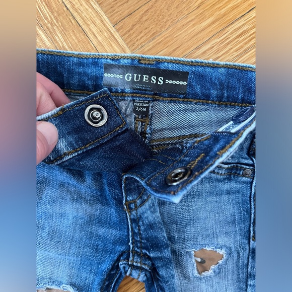 Baby Guess jeans 3-6 months - Picture 3 of 3